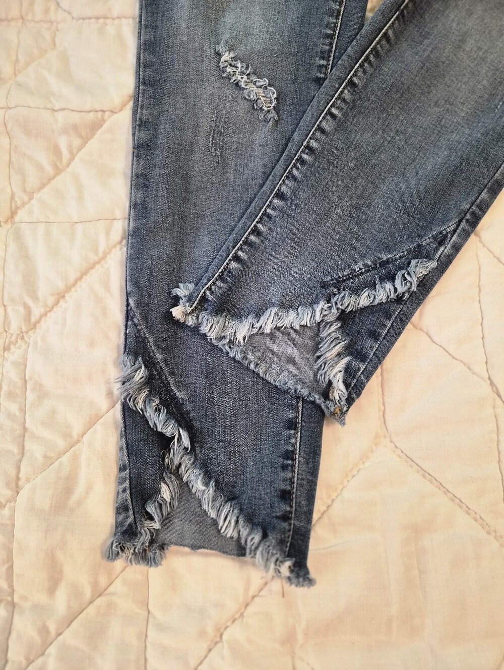 Judy Blue Skinny Fit Distressed Jeans- Size 7/28 - Picture 6 of 8